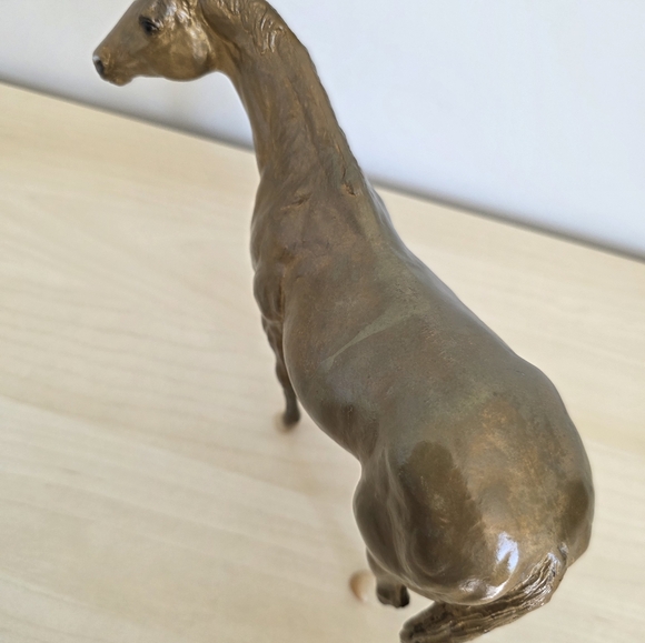 Breyer Traditional Model Horse GLOSSY GOLD CHARM SECRETARIAT #410435 BreyerFest - Picture 7 of 13